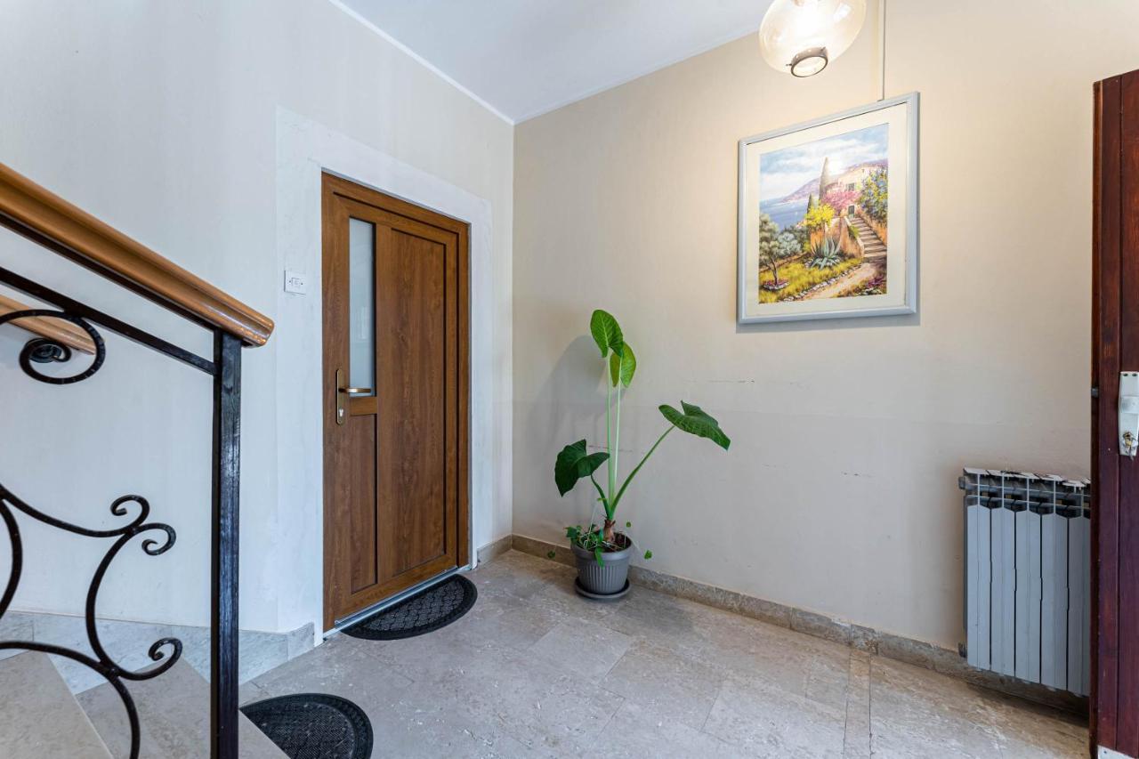 Apartman Ana Apartment พูลา ภายนอก รูปภาพ