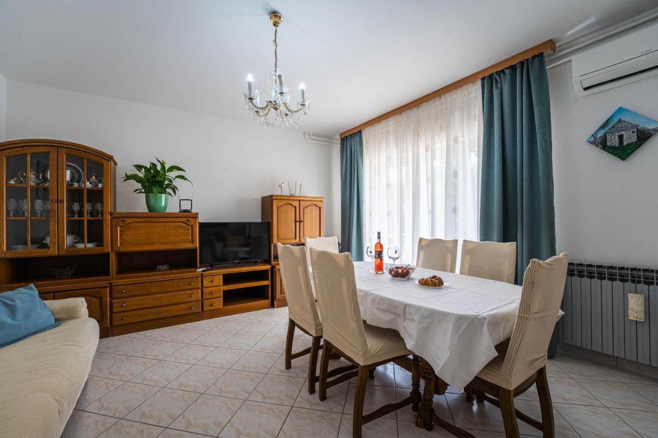 Apartman Ana Apartment พูลา ภายนอก รูปภาพ