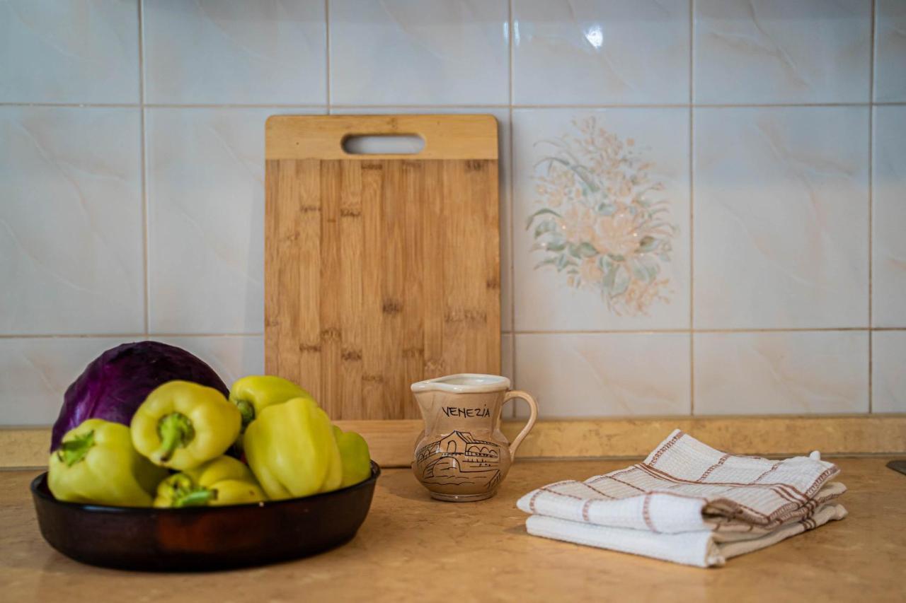 Apartman Ana Apartment พูลา ภายนอก รูปภาพ