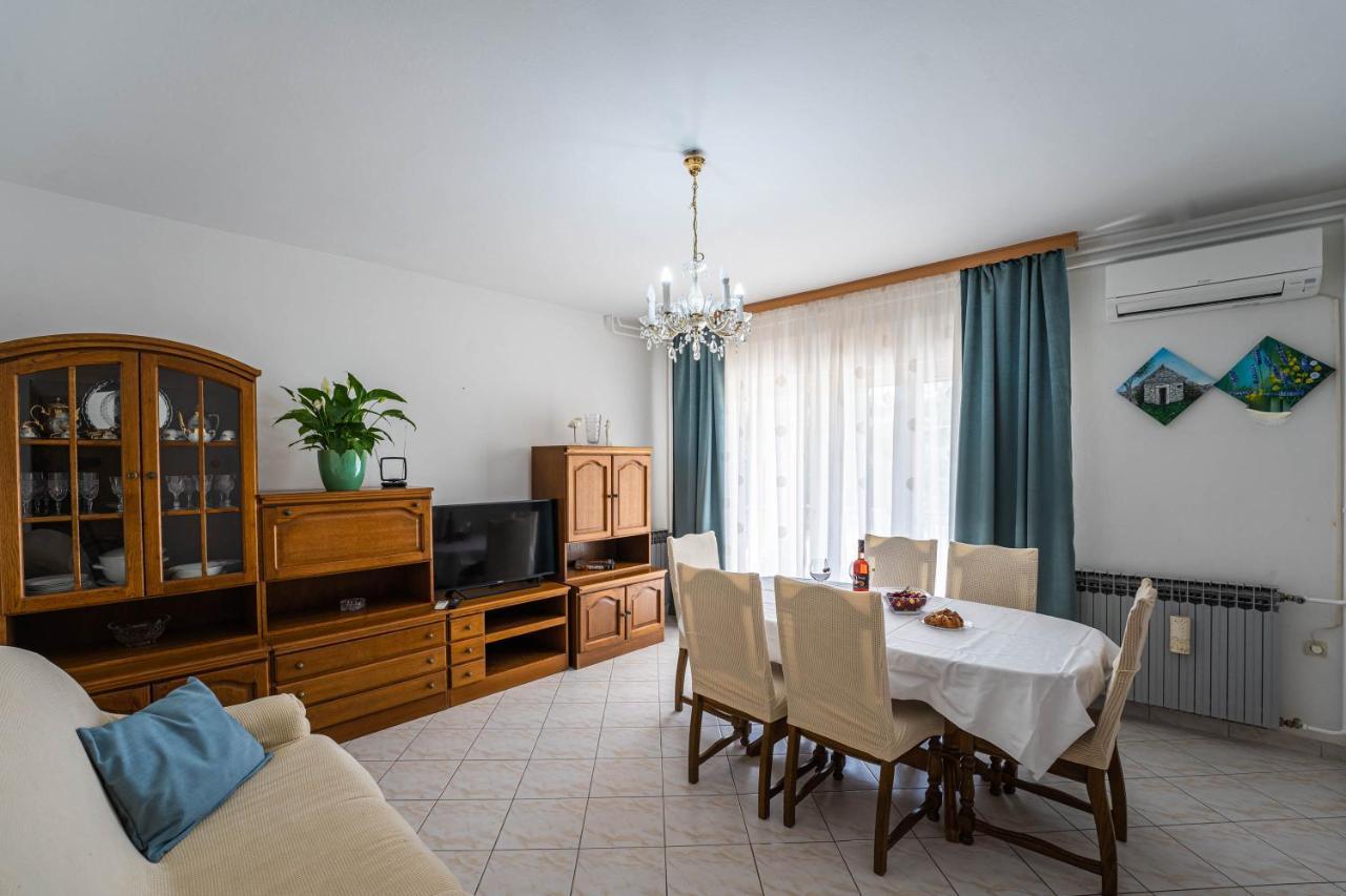 Apartman Ana Apartment พูลา ภายนอก รูปภาพ