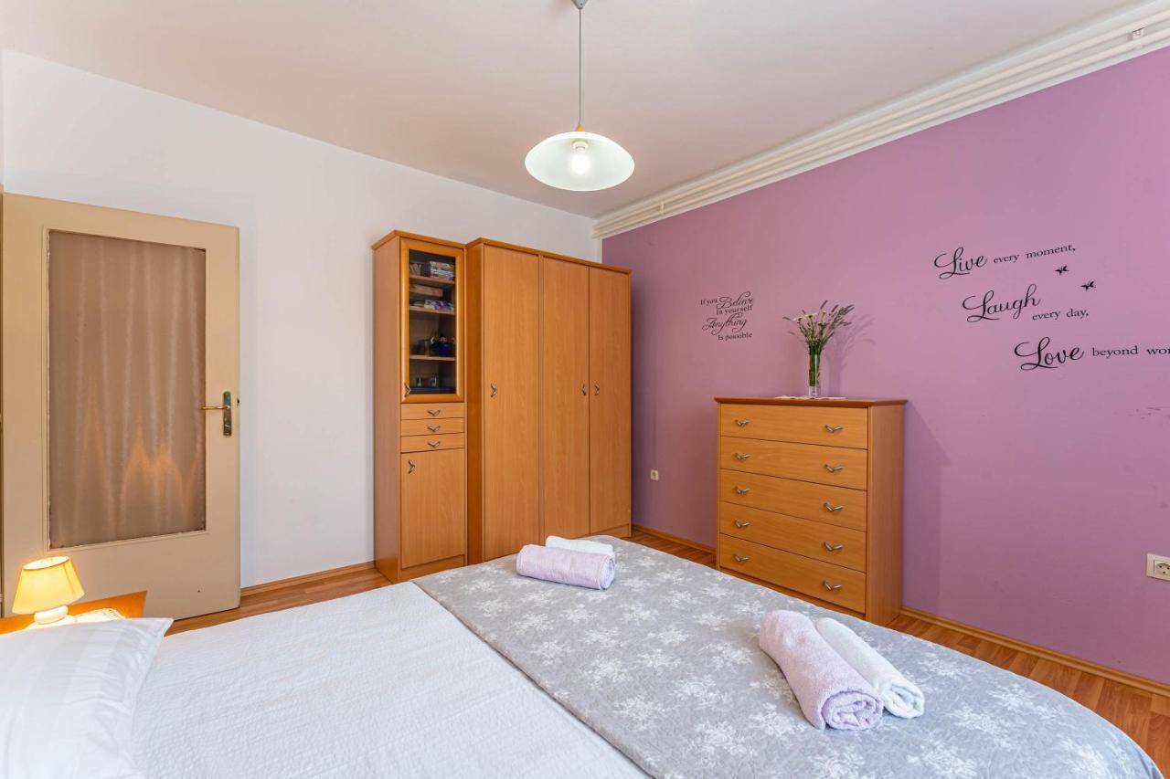 Apartman Ana Apartment พูลา ภายนอก รูปภาพ
